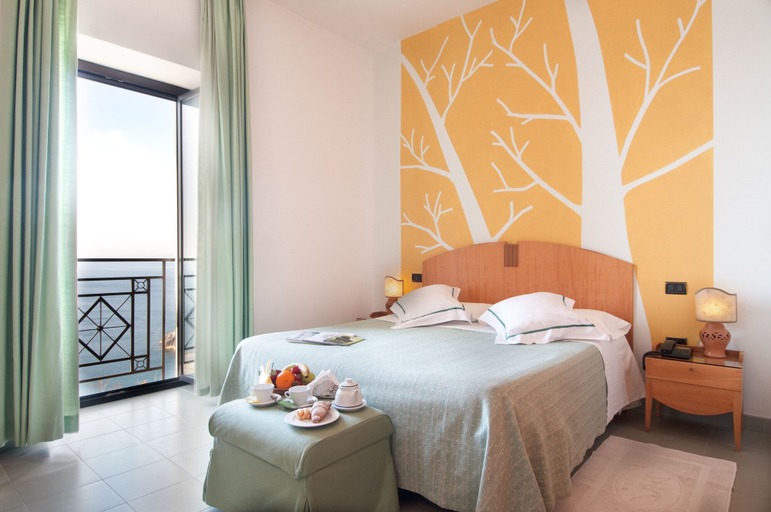 Bedroom 3, Grand Hotel Mediterraneo, Lecce