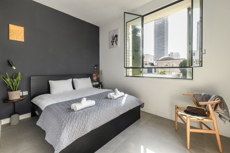Bedroom 3, Artistic 2BD Apt w Balcony on Montefiore