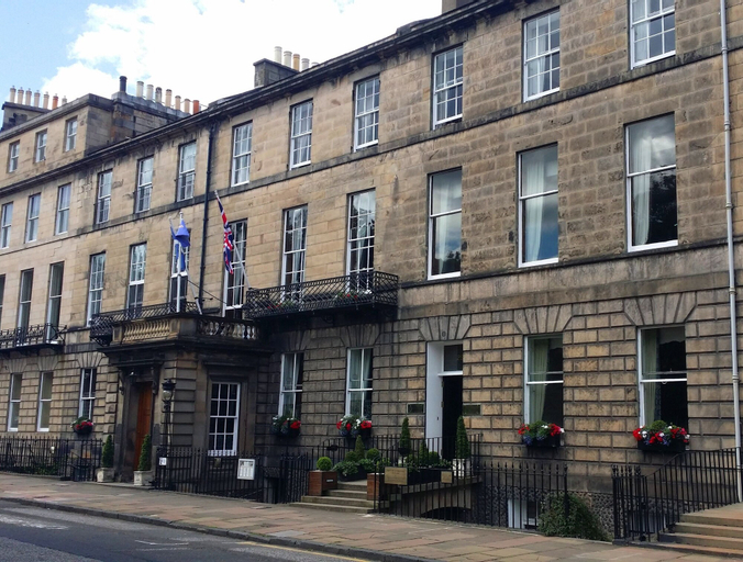 Exterior & Views