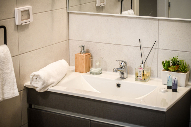 Bathroom 5, Cozy Nest Apartment with balcony