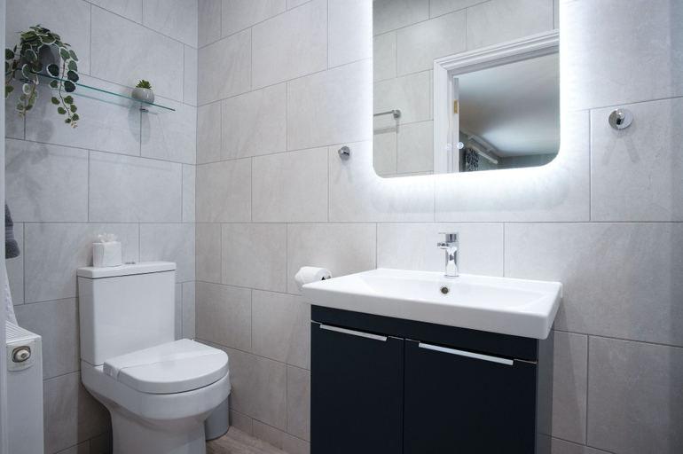 Bathroom 3, Hill House Country Estate - Princes Gate, Pembrokeshire