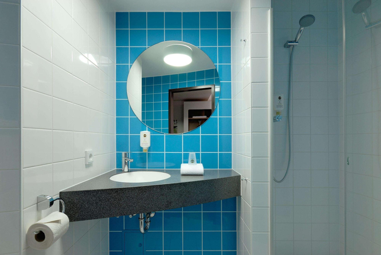 Bathroom 5, B&B Hotel Böblingen, Böblingen