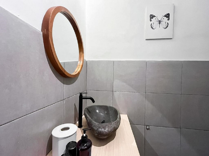 Bathroom 12