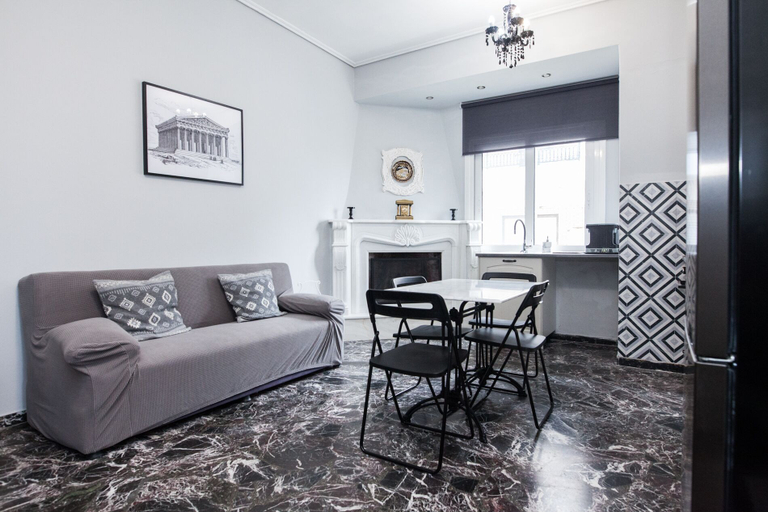 Others 4, Modern apt with Increbilbe Athens Views, Attica