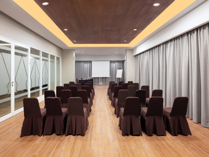 Business Facilities 16