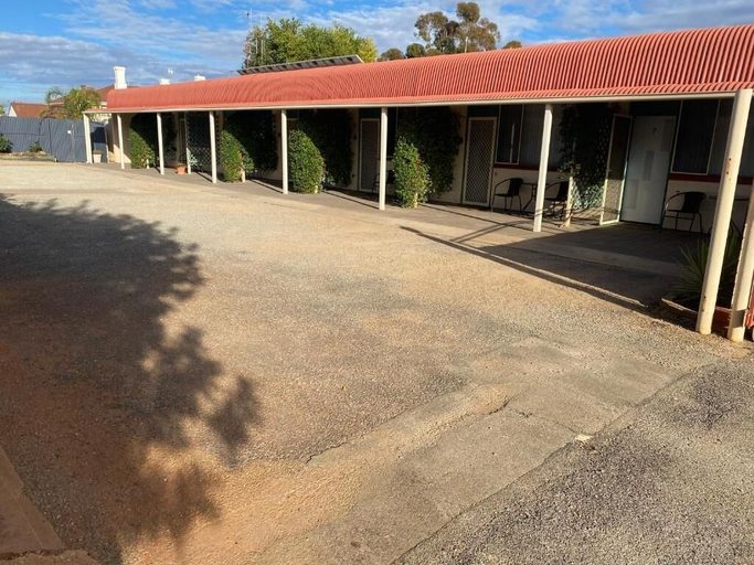 Exterior & Views 2, Peterborough Motel, Peterborough