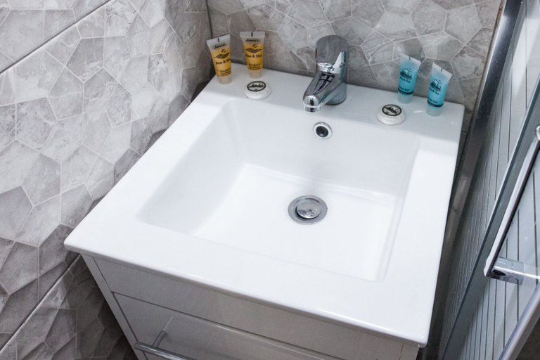 Bathroom 3, Modern apt with Increbilbe Athens Views, Attica