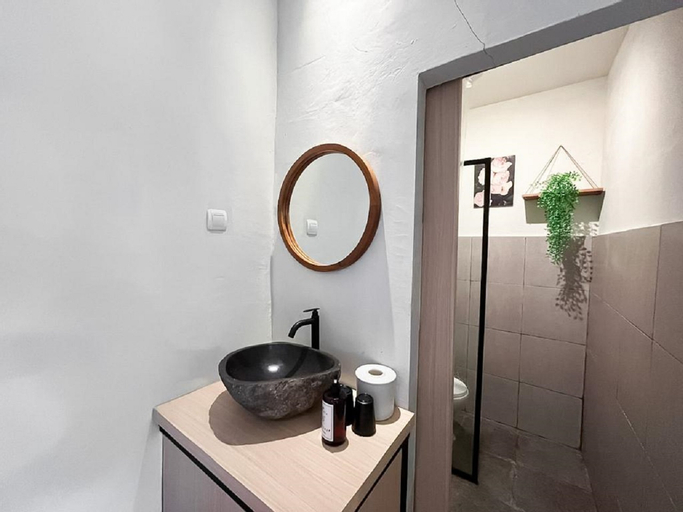 Bathroom 8