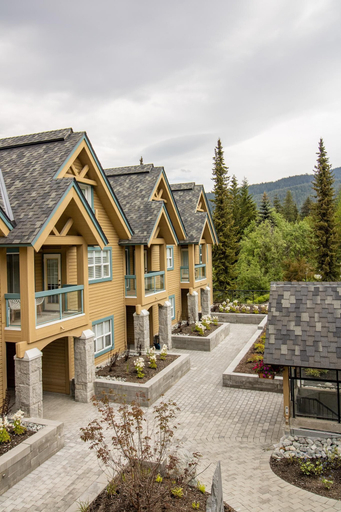 Exterior & Views 2, Elevate Real Estate Management Snowbird - 205, Squamish-Lillooet