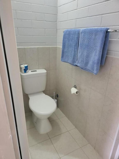 Bathroom 4, Peterborough Motel, Peterborough