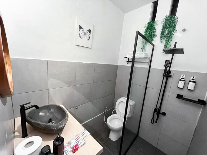 Bathroom 11