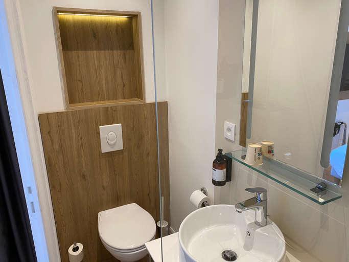 Bathroom 4, La Clef des Châteaux, Loir-et-Cher