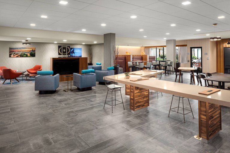 Food & Drinks 5, Courtyard by Marriott Seattle Northgate, Seattle