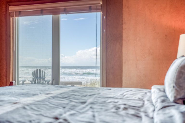Bedroom 1, Nestle Inn, Tillamook