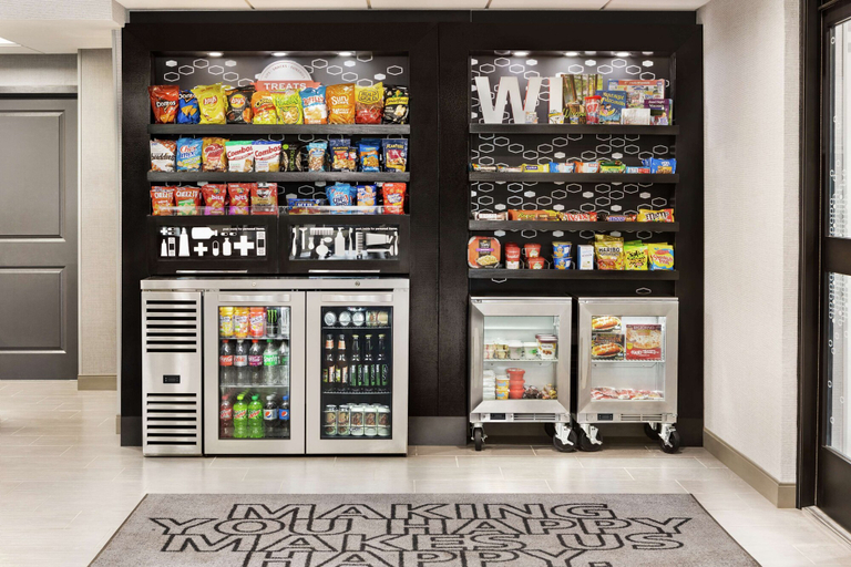 Food & Drinks 5, Hampton Inn Milwaukee/Brookfield, Waukesha