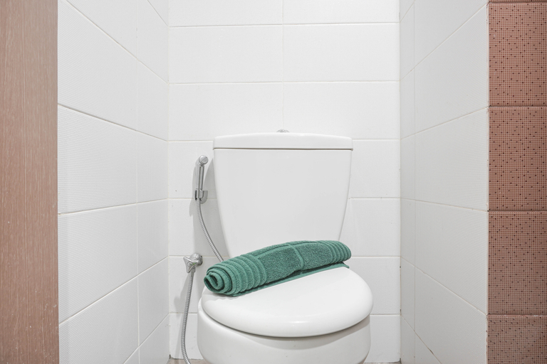 Bathroom 5, Minimalist 1BR at Puri Orchard Apartment By Travelio, West Jakarta