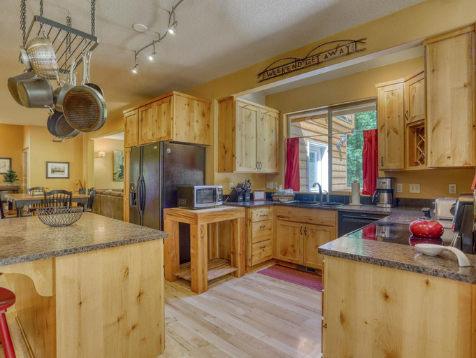 Others 1, Salmon River Chalet - Meredith Lodging, Clackamas