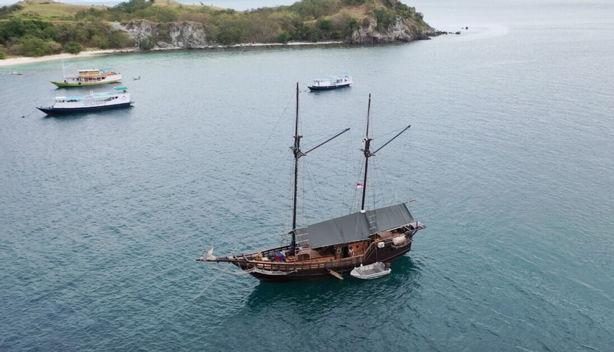 Komodo Pirate Boat - Phinisi Liveaboard, West Manggarai