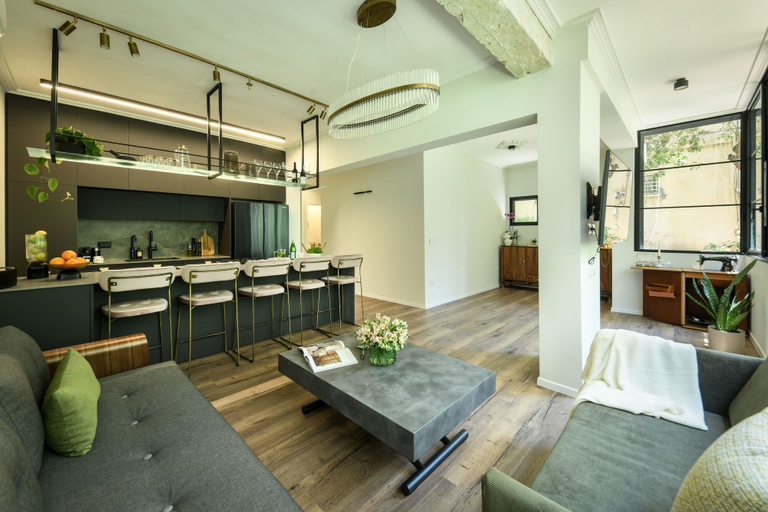 Others 5, Sophisticated Tel Aviv Retreat 1BR Apt