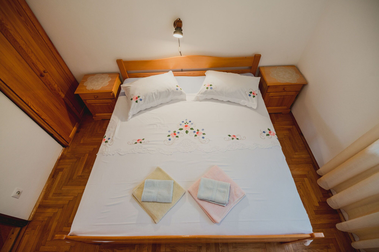 Bedroom 2, Apartments Antun, Jelsa