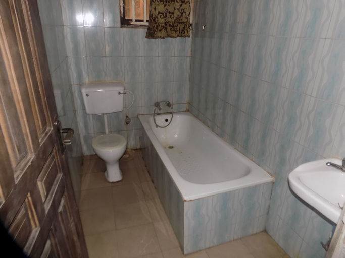 Bathroom 3, Fortune Exclusive Hotel, Boluwaduro