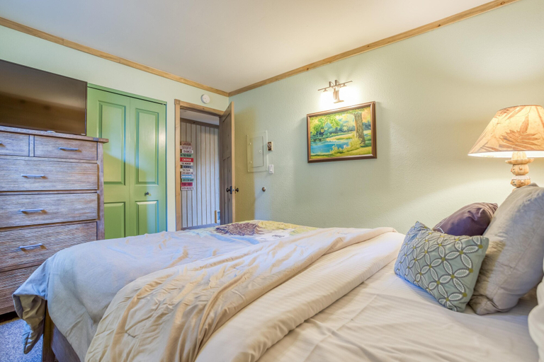Bedroom 4, Ski House 118 - Meredith Lodging, Deschutes