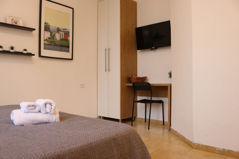 Bedroom 3, AirTLV - Ben Yehuda 68