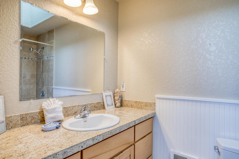 Bathroom 5, ACE Cabin, Lincoln