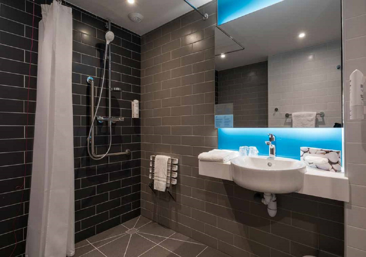 Bathroom 3, Holiday Inn Express PARIS - CDG AIRPORT by IHG, Val-d'Oise