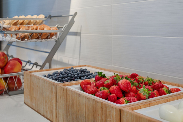 Food & Drinks 5, SpringHill Suites by Marriott Bloomington, Monroe