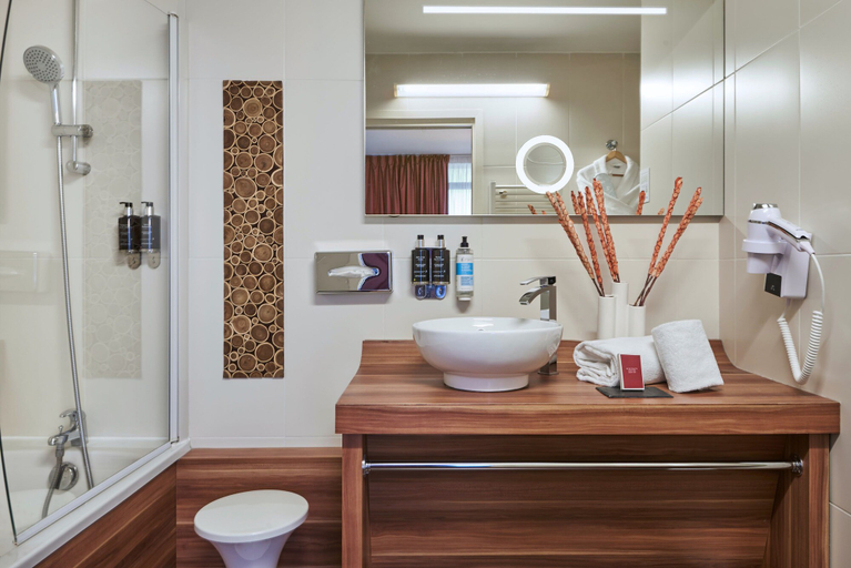 Bathroom 4, Gatsby Hotel & Restaurant by Happyculture, Rhône
