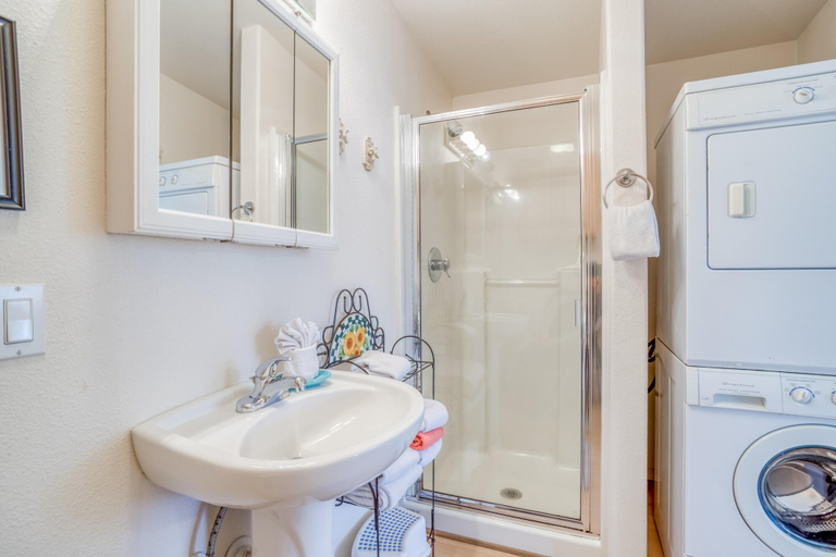 Bathroom 5, Amandas Cottage, Lincoln