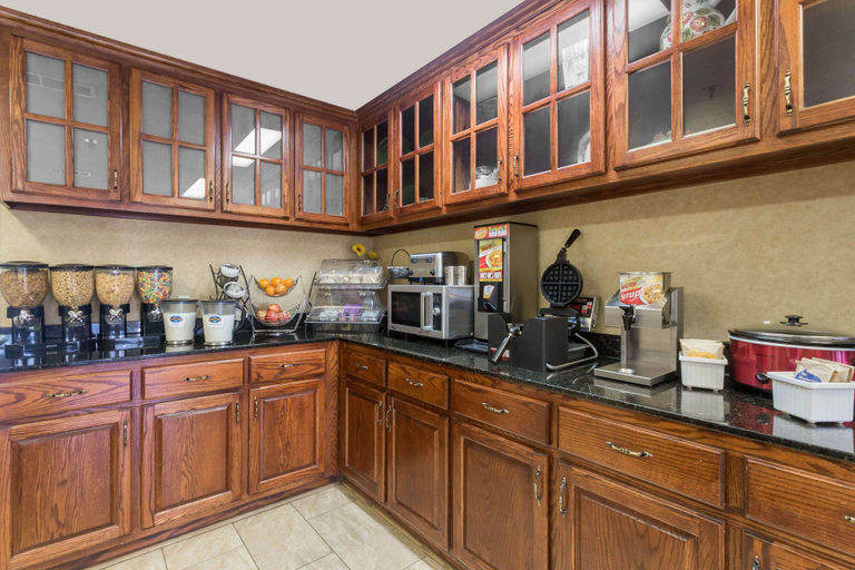 Food & Drinks 5, Baymont by Wyndham Waycross, Ware