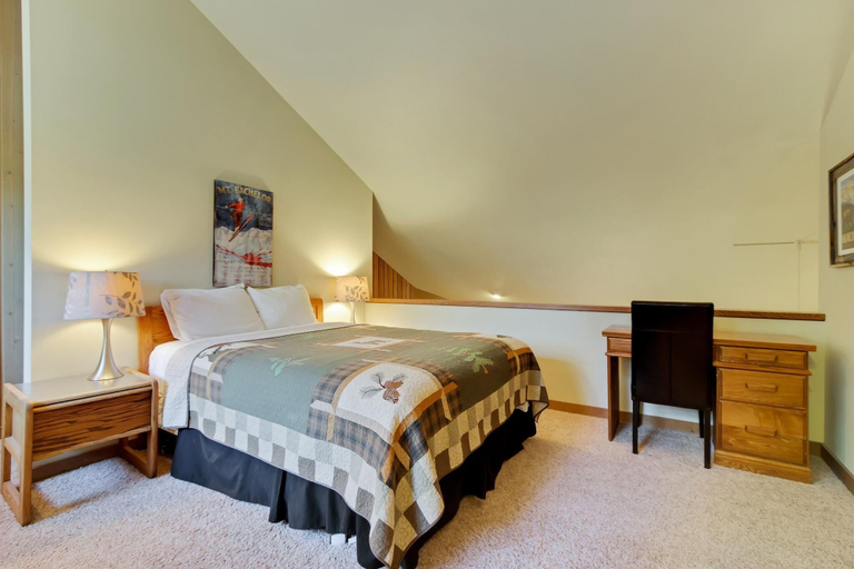 Bedroom 3, Ski House, Deschutes