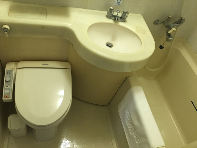 Bathroom 10