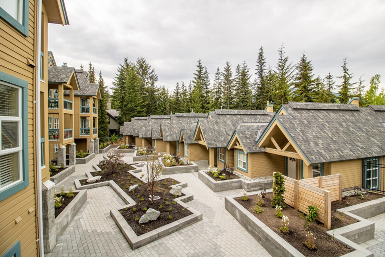 Exterior & Views 2, Elevate Real Estate Management Snowbird - 201, Squamish-Lillooet