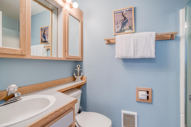 Bathroom 3, Breakers Beach House 8 - Meredith Lodging, Tillamook