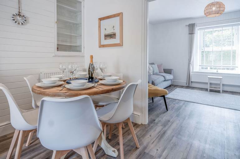 Others 5, Canol Y Bryn - 3 Bedroom Holiday Home - Tenby, Pembrokeshire