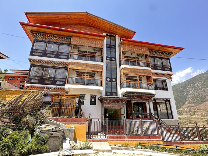 Exterior & Views