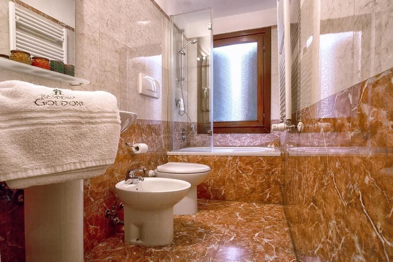 Bathroom 5, Residenza Goldoni, Venezia