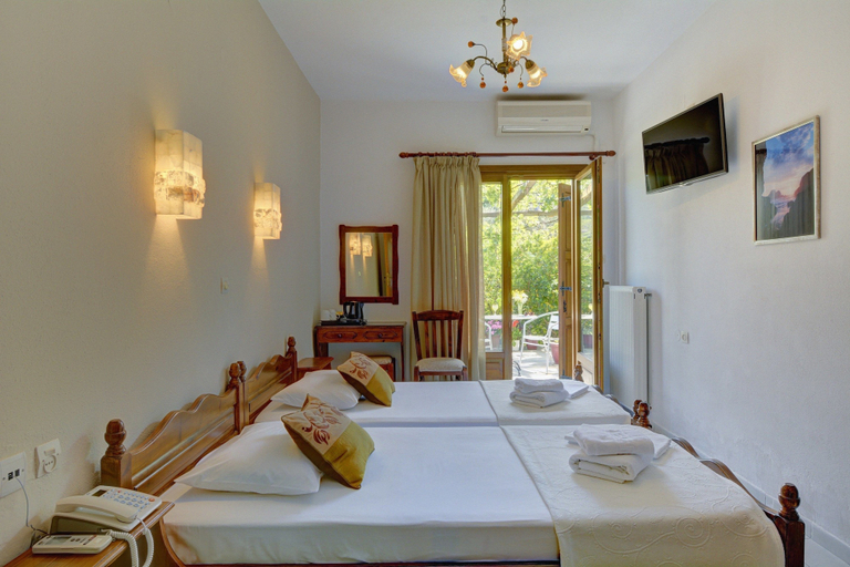 Bedroom 4, Hotel Agnadi-Horefto, Thessaly