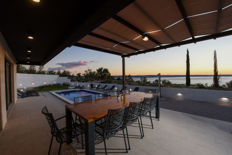 Food & Drinks, Villa Royal Promons, Starigrad