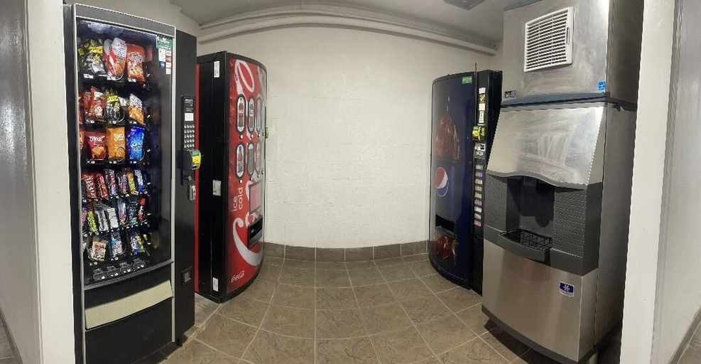 Food & Drinks 5, REGAL 8 INN & SUITES, Logan