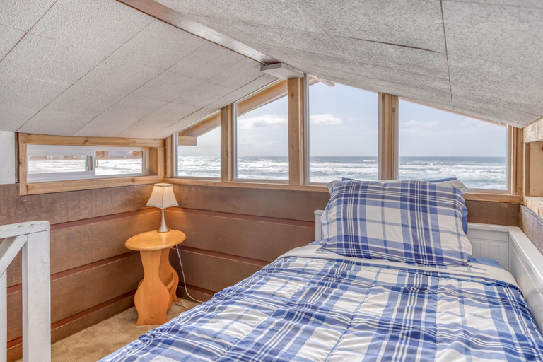 Bedroom 3, Ocean Escape, Lincoln