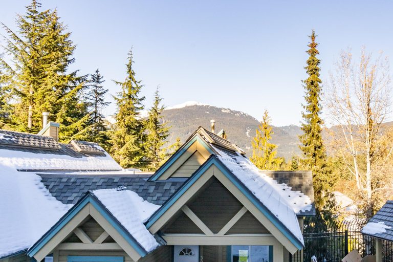 Exterior & Views 2, Elevate Real Estate Management Snowbird - 203, Squamish-Lillooet