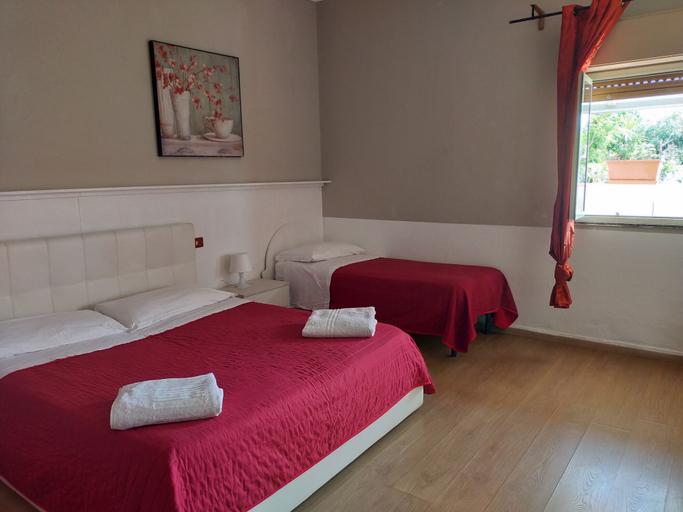 Bedroom 5, Hotel Company, Messina