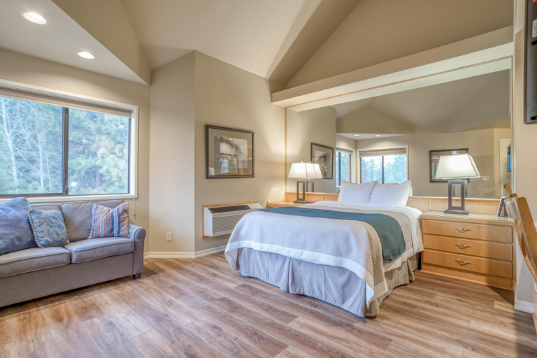 Bedroom 3, River Ridge 421b, Deschutes