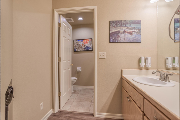 Bathroom, River Ridge 421b, Deschutes