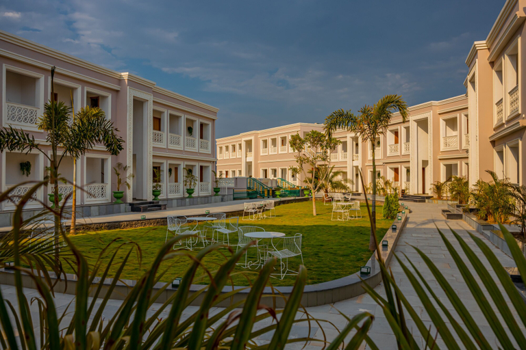 Exterior & Views