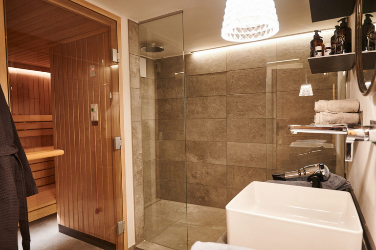 Bathroom 3, Serviced Luxury Chalet Evi, Zell am See